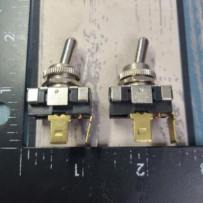 2 Mini interruptor de palanca de encendido-apagado Gaynor GC ELECTRONICS 35-3005-BU SPDT 5A 125VAC Foto 1 de 4