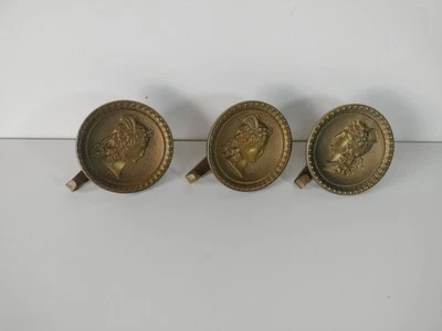 APPENDIABITI IN PURO OTTONE N°3 Pezzi -1-La Testa È Al Contrario ATTACCAPANNI  - Immagine 1 di 4