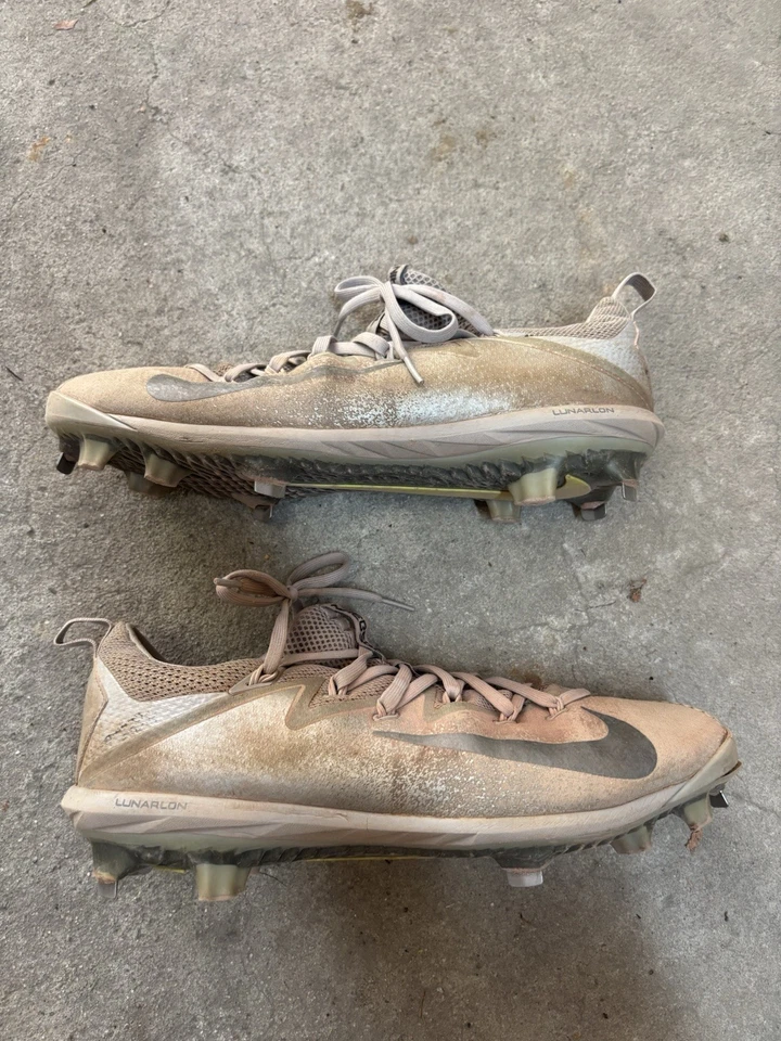 Botines de béisbol Nike de metal Foto 1 de 4