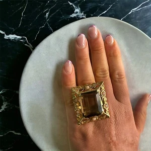 Anello con topazio fume e corallo pelle d’angelo - Foto 1 di 5
