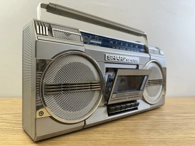 Radio casete estéreo boombox Sharp GF-4700 plateado años 80 PROBADO Foto 1 de 4