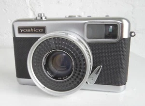 Yashica Half 17 35mm Half Frame Film Camera 3.2cm f1.7 Lens - Works - Sold AS IS - Picture 1 of 10