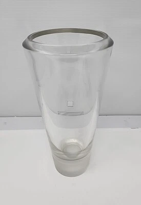 Jarrón de cristal transparente Vera Wang Illusion de Wedgwood Alemania con base esmerilada 11,5" Foto 1 de 4