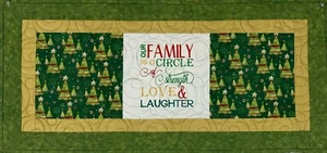 Unsere Familie ist ein Kreis der Stärke der Liebe und des Lachens gesteppter Tischläufer - Bild 1 von 2