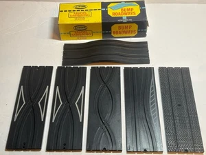 Aurora HO Slotcar gemischt 9" Frequenzweichen (3) Quetsch-, Kopfsteinpflaster- & Buckelgleis - Bild 1 von 2