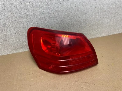 Luz trasera lateral izquierda Nissan Rogue 2008 a 2015 OEM R8114 Foto 1 de 4