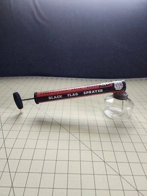 PULVERIZADOR VINTAGE BANDEIRA PRETA - Imagem 1 de 4