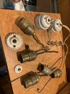 Lote de piezas de enchufe de lámpara de latón de cerámica vintage - Imagen 1 de 5