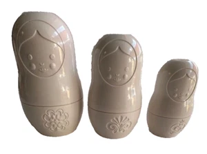 Juego de tazas medidoras Fred Babushka Russian Nidating Dolls 2009 apilables blancas usadas en excelente estado - Imagen 1 de 18