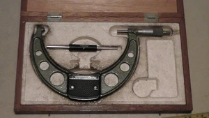 MITUTOYO MIKROMETER 6-7". 103-221, Holzkiste, gebraucht - Bild 1 von 7