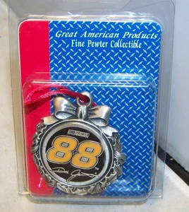Toller amerikanischer NASCAR #88 DALE JARRETT ZINNKRANZ WEIHNACHTSSCHMUCK NEU IN VERPACKUNG - Bild 1 von 1