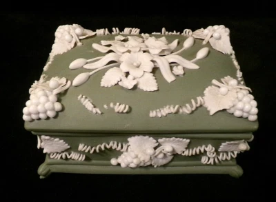 LIMITED EDITION VINTAGE BISQUE PORCELAIN TRINKET BOX w/RAISED RELIEF - 23/329 - Image 1 of 4