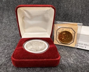 1993 Disneyland 2nd Annual Teddy Bear & Doll Classic 1oz .999 Silver Coin Round+ - Picture 1 of 6