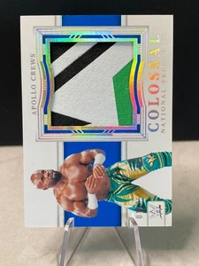 2024 National Treasures WWE Colossal Materials Apollo Crews Holo Silver/25 - Imagen 1 de 2