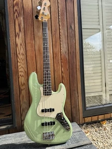 Fender Player 2 Jazz Bass - Birch Green / Rosewood Fretboard - Picture 1 of 24