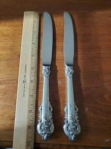 TWO WALLACE GRANDE BAROQUE 9 3/4" STERLING SILVER TRUE DINNER KNIVES GRAND - Picture 1 of 8