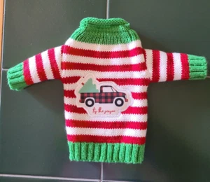 Weinflasche Cozy - gestrickter Weihnachtspullover "Tis The Season" gestreift - Bild 1 von 3