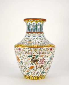 Superb Chinese Qing Qianlong MK Yangcai Floral Fish Basket Form Porcelain Vase - Picture 1 of 18