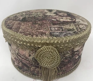 Caja de tapiz floral vintage ovalada 9 X 5 pulgadas trenza con flecos - Imagen 1 de 12