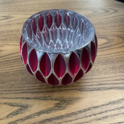 Красный стеклянный подсвечник Fitz and Floyd, серебристый геометрический декор с акцентом - Изображение 1 из 4