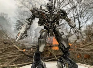 Megatron Action Figure - Picture 1 of 5