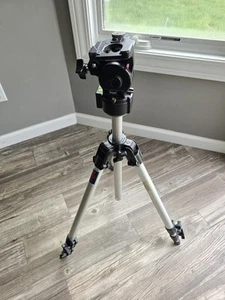 Bogen Manfrotto Professional Tripod 3011 With 3063 Fluid Head Missing Some Parts - Picture 1 of 13
