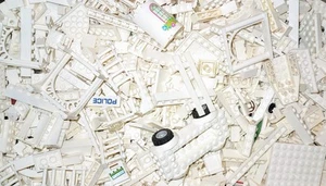 LEGO Bulk lot Bricks 500+ Pieces WHITE + FREE MINIFIGURE! Specialty Pieces Block - Picture 1 of 4