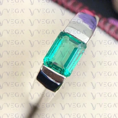 Anillo solitario de esmeralda natural talla esmeralda de 4,00 quilates chapado en platino 950PT Foto 1 de 4