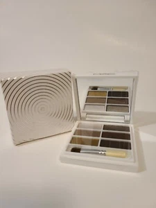 M.A.C SNOWGLODE EYESHADOW Limited edition- NIB  - Picture 1 of 2