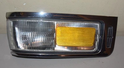 1995 - 1997 Lincoln Town Car Right RH Passenger Side Marker Light Turn Signal OE - Image 1 of 4