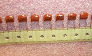 QTY (100) .033uf 400V 5% POLYESTER FILM CAPACITORS DME4S33-3JCR CORNELL DUBILIER - Picture 1 of 4