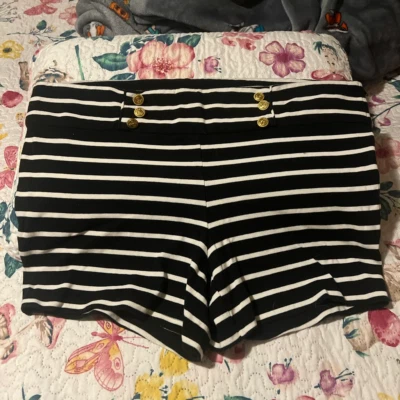 Forever 21 大码针织条纹高腰短裤,尺寸 3X — 第 1/4 张图片