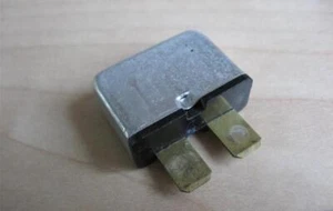 Disyuntor automotriz Ford F6HT-14526-EA F6HT14526EA 20A 20 amperios #M147DY - Imagen 1 de 5