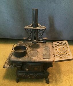 Crescent children's stove, vintage cast iron & Greycraft pots/pans in orig box  