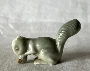 Vintage Wade Whimsies Porcelain Ceramic GREY SQUIRREL Ornament Figurine #23-936 - Picture 1 of 9
