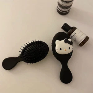 Exquisite Air Cushion Comb Cartoon Anime Cute Portable Comb Massage Comb Gifts_F - Afbeelding 1 van 11