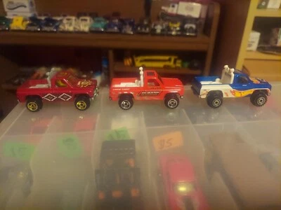 Camioneta pickup Chevrolet Chevy Hot Wheels 4x4 roja Hi Bank/H.W. 1/64 3 ct Foto 1 de 4