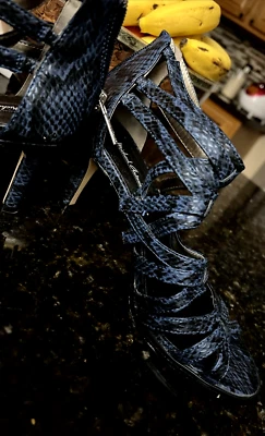 Tacones Michael Antonio azul piel de serpiente con tiras talla 7,5 mbc Foto 1 de 4