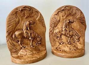Vintage '85er Set 2 Keramik Buchstützen 'End Of The Trail' Indianer handbemalt - Bild 1 von 8
