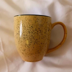 MWare gelb gesprenkelte Kaffeetasse, Becher, mit schwarzem Rand - Bild 1 von 7