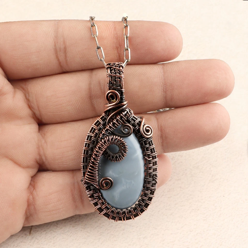 Collar colgante ovalado natural azul ópalo cobre envuelto hecho a mano con cadena Foto 1 de 1