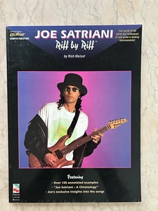 Joe Satriani Gitarren-Tab-Songbook 1994 RIFFxRIFF mit Pixel, Bio, Kommentare 91 S. (VG) - Bild 1 von 5