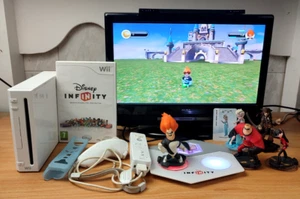 Nintendo Wii Bundle Games White Console Controller Nunchuck Disney Infinity - Picture 1 of 14