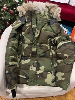 Новый подлинный Canada Goose Wyndham вниз парка с меховой отделкой капюшон камуфляж размер S маленький - Изображение 1 из 4