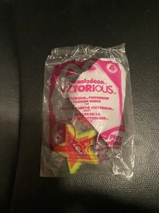 McDonald's 2012 Nickelodeon Victorious Happy Meal Juguete Amistad Moda Anillo #4 - Imagen 1 de 4