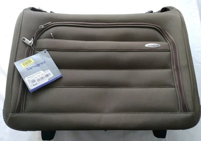 Novo com etiquetas Samsonite perímetro bi-dobrável bolsa de vestuário com rodas verde oliva - Imagem 1 de 4