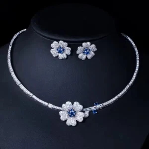 Elegantes Set aus Halskette und Ohrringen mit Blumen aus Zirkonia  - Bild 1 von 4