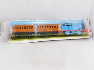 Tren motorizado Thomas Trackmaster con entrenadores Annie & Clarabel 2013 - Imagen 1 de 3