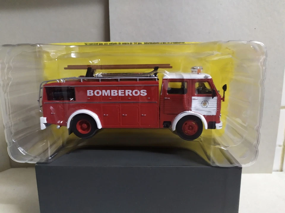 Camión de Bomberos de Barcelona . Pegaso Comet  . IXO . Escala 1/43 - Imagen 1 de 3