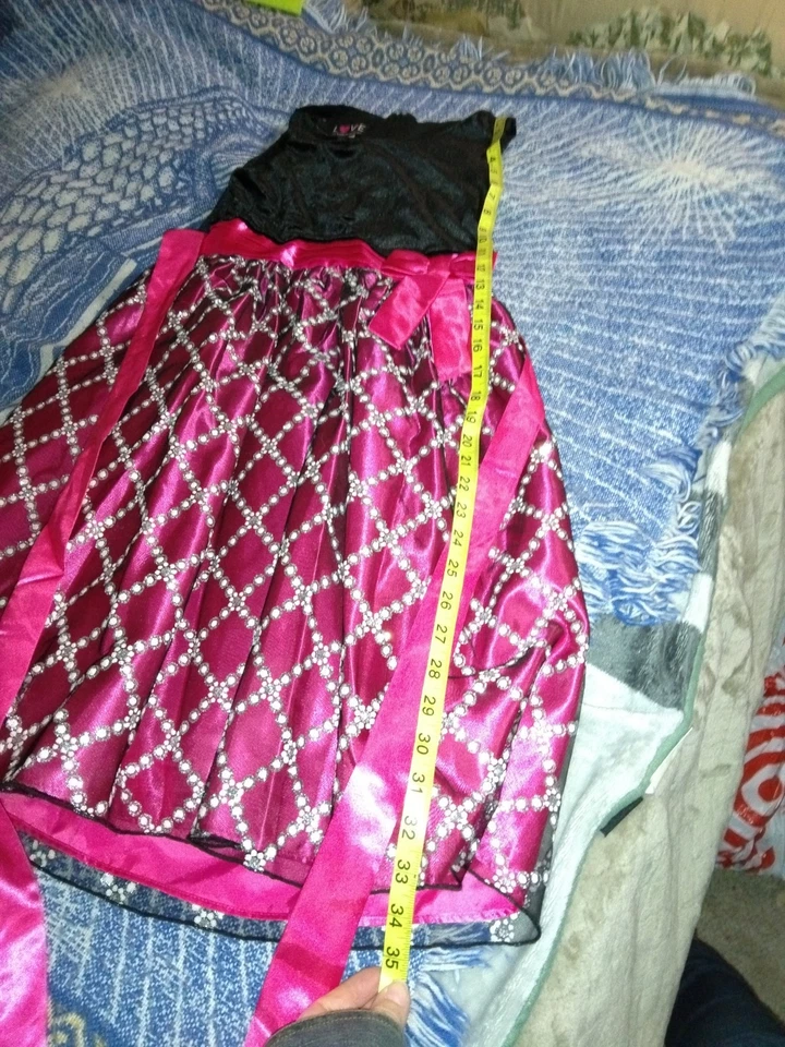 Черный бархат ярко розовый атласное платье для молодых девочек в хорошем состоянии - Изображение 1 из 4